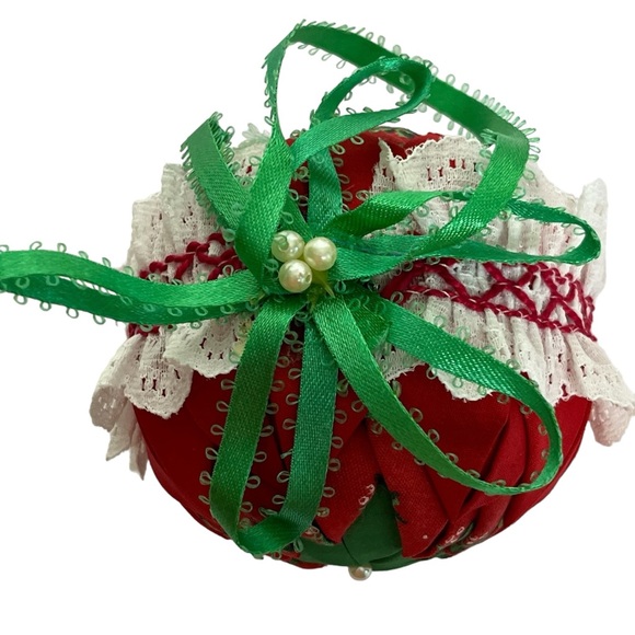 Vintage Handmade Folded Fabric Star Ribbon Christmas Ball Ornaments Set of 6 - Picture 4 of 15